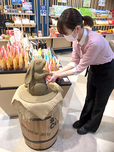 うさぎのアルコールディスペンサー＠鳥取空港 - モルタル星人ブログ